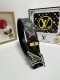 品名：Lv..路易..威登 材质：原单牛皮腰带 百分百头层牛皮腰带保证真皮，24K纯钢扣，专柜原单品质、做工精细，时尚大牌，送人自用首选 包装： 请认准如图专柜