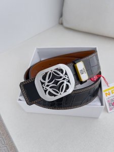 品名：罗意威.Loewe 腰带 皮带 型号：挂扣，纯钢材质挂扣，图片实物拍摄材料：百分百头层牛皮，保证真皮。24K纯钢扣，真空电镀永不掉色专柜同等质量， 头层牛