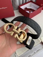 品名：菲拉格慕.Ferrgamo原单P180 型号：挂扣，原版经典新款立体挂扣，实物拍摄，头层牛皮 材料：百分百头层牛皮，保证真皮。双面可用专柜同等质量，带身压