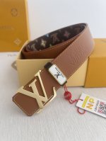 品名： Lv..路易..威登腰带皮带原单 型号：挂扣，经典纯钢材质面字母挂扣，头层牛皮，图片实物拍摄 材料：头层牛皮，挂扣系列，纯钢材质扣头，钯镀电镀工艺永不掉