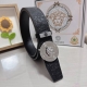 品名：Versace.范思哲 材质：原单牛皮腰带 百分百头层牛皮腰带保证真皮，24K纯钢扣，专柜原单品质、做工精细，时尚大牌，送人自用首选 包装： 请认准如图专