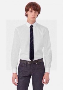 男士领带系列，稀有采用专柜经典主题动物蜜蜂绣花展现精湛手工与时尚优雅的理想选择，这款领带将标志性完美的结合，以时尚搭配手法演绎的更显雅致风范。让男士可以充分展示