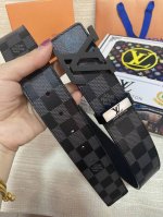 品名：Lv..路易..威登原单 材质：原单牛皮腰带 百分百头层牛皮腰带保证真皮，24K纯钢扣，专柜原单品质、做工精细，时尚大牌，送人自用首选 包装： 请认准如图