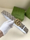宽度4.0 Cm Gucci Gg Marmont系列每一季都会推陈出新，为灵感源于70年代的标志性Gg配件注入现代精髓。这款Gg Supreme帆布腰带反面采