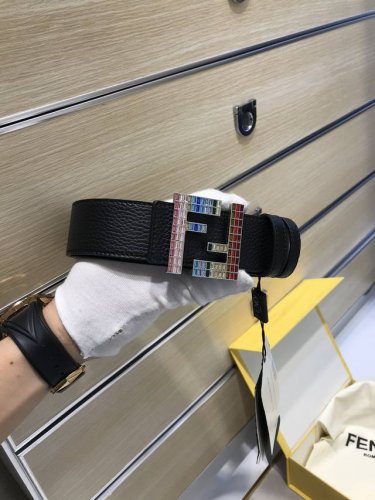 配送专柜包装 打孔针 特批新款 Fd 宽38Mm 支持Nfc 芯片扫描，标志造型 皮带，原版亚克力彩色方钻扣，进口原版荔枝纹配小牛皮，高端大气，镀金表面金属制品