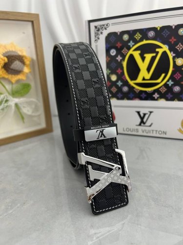 品名：Lv..路易..威登原单 材质：原单牛皮腰带 百分百头层牛皮腰带保证真皮，24K纯钢扣，专柜原单品质、做工精细，时尚大牌，送人自用首选 包装： 请认准如图