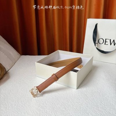 Loewe 鹅卵石纹牛皮腰带。Anagram搭扣 Anchor腰带扣 宽2.0Cm，五孔调节。焦糖色 金扣