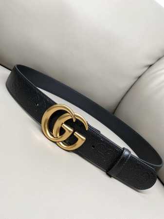 Gucci 古琦 4.0寬Marmont系列印花压纹皮革腰带 Guccio Gucci字母交织图案巧妙融入纹理和材质变化，以印花压纹形式点缀在这款腰带的黑色皮革 - 点击图像关闭