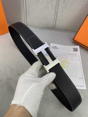 Hermes 爱马仕单面原版腰带，宽度:3.8其采用专柜最新底皮皮质，品质卓越，触感细腻。搭配新款鳄鱼纹扣时尚精美，彰显品牌魅力。无论是日常穿搭还是重要场合，此