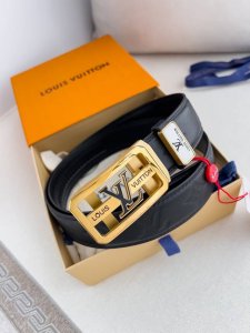 品名：Lv..路易..威登 腰带原单自动带 皮带 型号：自动扣，纯钢材质自动扣，头层牛皮自动带身，实物拍摄 材料：百分百头层牛皮，保证真皮。24K纯钢扣，永不掉
