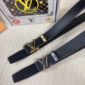 品名：Lv..路易..威登原单 材质：原单牛皮腰带 百分百头层牛皮腰带保证真皮，24K纯钢扣，专柜原单品质、做工精细，时尚大牌，送人自用首选 包装： 请认准如图