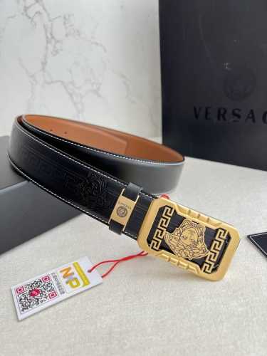 品名：Versace.范思哲原单腰带 皮带 型号：挂扣，经典人头纯钢材质扣头，头层牛皮，图片实物拍摄 材料：百分百头层牛皮，保证真皮。24K纯钢扣双面可用专柜同