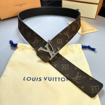L0Uis Vuitt0N 專櫃最新升級版本 寬度40毫米 全新訂製帆布搭配最新進口原廠水波紋底 配置新型字母搭扣 雙面可用 經典百搭款！