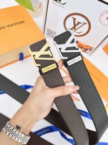 皮带：Lv..路易..原单 DDD 腰带：百分百头层牛皮，保证真皮。24K纯钢扣双面可用专柜同等质量， 送人自用首选 DDD 包装： 请认准如图专柜包装，赠送打