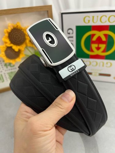 品名：古奇.Gu...Ci 自动带 材质：原单牛皮腰带 专柜原单品质、做工精细，时尚大牌，送人自用首选 包装： 请认准如图专柜包装赠送打孔器手提袋专柜礼盒宽度3