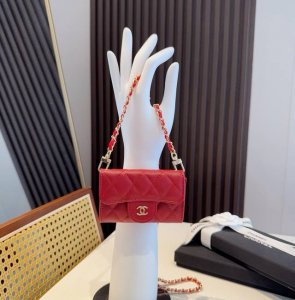 香奈儿Chanel 金球Mini斜挎包包 零钱包搭配金球链条挂绳可拆卸可放耳机 纸巾 口红 钥匙 等小物件 尺寸11*7.5*2Cm