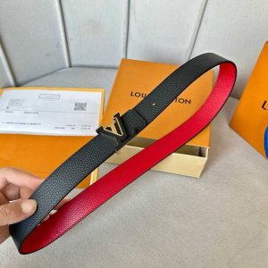 原版包装 L0Uis Vuitt0N 今季新品 女士原單腰帶 寬度30毫米 经典双面荔枝纹牛皮 搭配双色间色五金 可双面佩戴 适合沉稳低调的女神使用