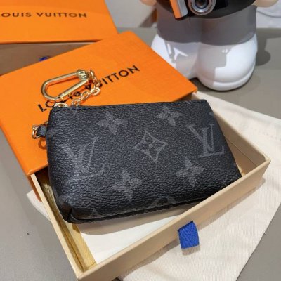 Lv零钱包卡包 挂饰Louis Vuitton 路易威登Lv钥匙扣钥匙包卡包Pu材质 原版Logo 可放卡片 零钱 等小物件 Size:11×7Cm