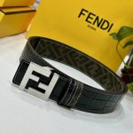 特 Fendi芬迪专柜同款 宽4.0Cm 双环正反用腰带 Ff按钉搭扣 黑色Cuoio Romano皮革材质 反面面料带有烟草黄和黑色Ff图案 四方金属饰面 时