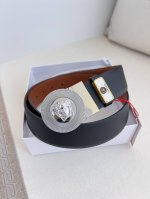 品名：Versace.范思哲原单腰带 皮带 型号：挂扣，经典人头纯铜材质扣头，头层牛皮，图片实物拍摄 材料：百分百头层牛皮，保证真皮。24K纯钢扣双面可用专柜同