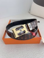 品名：爱马仕.Her..Mes自动扣皮带 腰带 型号：自动扣，纯钢材质经典自动扣，头层牛皮自动带身，内穿款 腰带：百分百头层牛皮，自动带身，保证真皮。24K纯钢