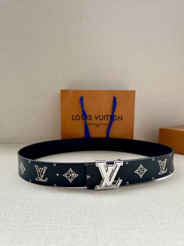 特P200 Lv：原单头层底 花面.内衬头层小牛皮底，原单皮料定制，新款不锈钢扣 专柜宽度4.0