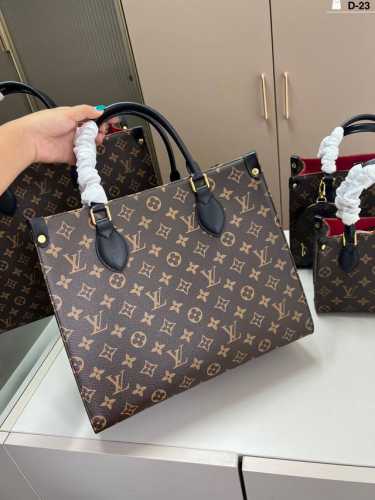 中 Lv路易威登丛林托特包 奢华与经典的老花托特 包型方正挺括 非常气质 D-23尺寸41×31 33×27 25×20 18×15