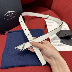 特 原厂正品级别Prada新款小牛皮皮带 专柜同步新款Prada普拉达休闲款，搭配顶级扣；宽质2Cm