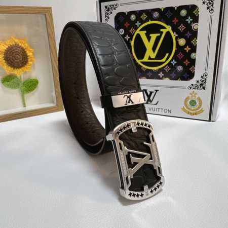 品名：Lv..路易..威登 材质：原单牛皮腰带 百分百头层牛皮腰带保证真皮，24K纯钢扣，专柜原单品质、做工精细，时尚大牌，送人自用首选 包装： - 点击图像关闭