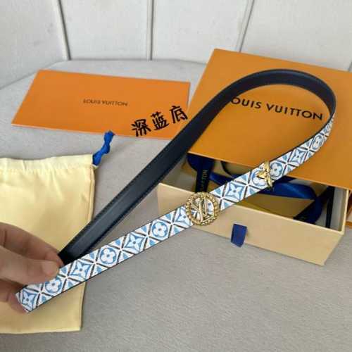 寬：20Mm 驢家新品 特別限定女士腰帶 皮帶採用雙面設計 帶身帆布面襯托荔枝紋牛皮 全新搭扣以金色金屬打造 末端則以金色花卉圖案完美點綴. 多色選
