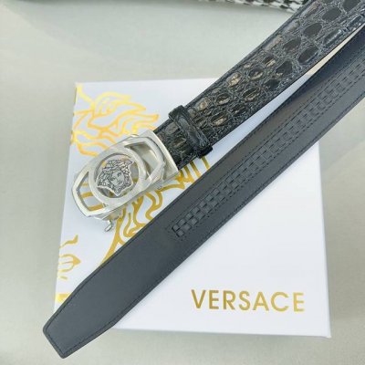 特 品牌：美人 进口小牛皮，手感细腻柔软。搭配纯钢自动精品扣，男士必备！宽度：3.5Cm