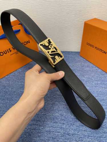 品牌：驴牌 Lv新款进口小牛皮，手感细腻柔软。搭配纯钢自动精品钢扣，男士必备！宽度：3.5Cm