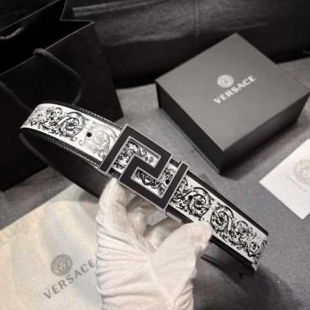 范思哲，宽4.0Cm，原单精品，3D美杜莎腰带扣-Barocco印花-材质，头层牛皮，此款光滑的Saffiano皮革腰带饰有Barocco印花。配有带3D美杜莎 - 点击图像关闭
