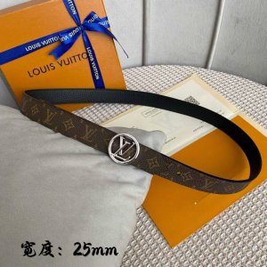 特 L0Uis Vuitt0N 今季新品 驢家女士原單腰帶 寬度25毫米 定制帆布面搭配荔枝纹底 全新開模圆形标识搭扣 多種颜色可供選擇. 雙面用 百搭款