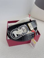 品名：Ferrgamo..菲拉格慕 腰带自动带 皮带 型号：自动扣，纯钢材质自动扣，头层牛皮，自动带身 材料：百分百头层牛皮，保证真皮。24K纯钢扣专柜同等质量