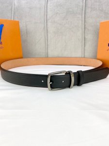 宽度3.5Cm。S.T.Dupont系列 都彭 标志性简约百搭款针扣 搭配此款两面头层牛皮给你提升个人魅力