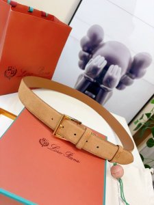 Loro Piana诺悠翩雅经典男士休闲腰带，柔软alsavel制成，牛剖层绒面革，镀钯金属扣带有Loro Piana标志。3.5㎝宽，