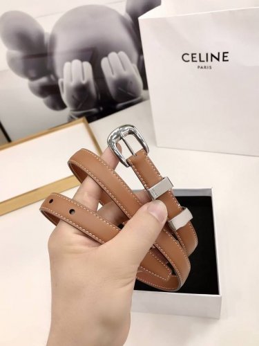 Celine瑟琳女士新款，光滑小牛皮腰带，金色可调节皮带扣，宽度1.8Cm。