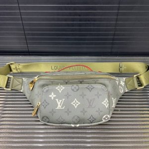 Louisvuitton 路易威登 Lv 原版皮 Bumbag Rush腰包 斜挎胸包 实物拍摄 附带防尘袋 礼盒 规格 30 X 15Cm
