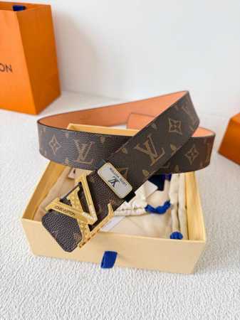 品名： Lv..路易..威登腰带皮带原单 型号：挂扣，经典纯钢材质镶钻挂扣，头层牛皮，图片实物拍摄 材料：头层牛皮，挂扣系列，纯钢材质扣头，钯镀电镀工艺永不掉色 - 点击图像关闭