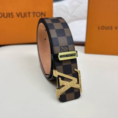 精品4.0纯钢雕花扣 批 配全套包装 品牌：L V海外原单 扣头材质：精品实心钢扣 带身材质正面：40Mm宽度采用双面进口原版皮腰带，真空电镀五金扣头实物拍摄