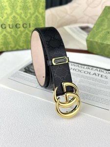 高端品质，实物拍摄 批 配全套包装 品牌：Gucci 海外原单 扣头材质：精品实心钢扣 带身材质正面：38Mm宽度采用双面进口原版皮腰带，真空电镀五金扣头实物