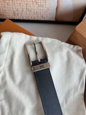 原厂皮 Louis Vuitton Pont Neuf 35Mm黑色十字纹牛皮腰带，闪亮金色润饰的金属带扣，搭扣边缘雕刻路易威登标志 - 点击图像关闭