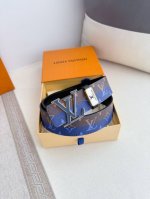 品名： Lv..路易..威登腰带皮带原单 型号：挂扣，经典纯钢材质挂扣，头层牛皮，图片实物拍摄 材料：头层牛皮，挂扣系列，纯钢材质扣头，钯镀电镀工艺永不掉色。原