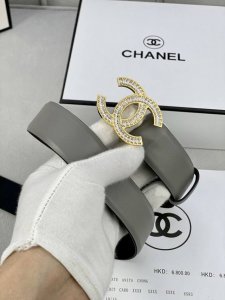宽度3.0Cm Chanel 香奈儿 女士腰带皮带新款柔软的进口小牛皮金 银色方钻金属钢扣。