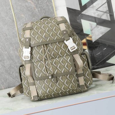 中号Dior Hit The Road双肩背包 卡其色Cd Diamond图案帆布和卡其色光滑牛皮革 P30,000 编号:1Htba184Cdp_H65E 尺
