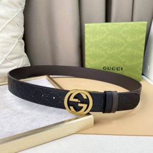 Gucc！宽度3.8Cm 原厂做工。双面头层牛皮，两面均可佩戴。 码数；100-125Cm 包装：全套包装 复古新颜色