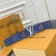 驴牌男士新款腰帶 寬度4Cm 訂製帆布面料飾有全新的圖案效果 颜色纯正 衬托進口小牛皮配色底 搭配精緻的字母搭扣 手感极佳 搭配專櫃最新原版禮品盒