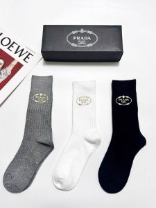 配包装 DDD 一盒3 双 DDD Prada 经典字母Logo纯棉 中筒袜 DDD 经典配色个性时尚 DDD Ins爆款！专柜在售Ing 好看到爆炸 ！超高品