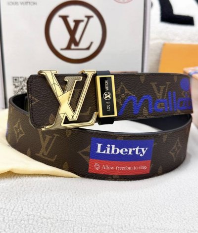 皮带：Lv..路易..顶级原单复刻. 腰带：百分百头层牛皮，保证真皮。不规则雕花24K纯钢扣涂鸦彩绘图案艺术双面可用专柜同等质量， 送人自用首选